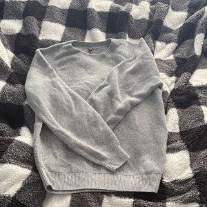 Uniqlo Men's Light Gray Crewneck Sweater